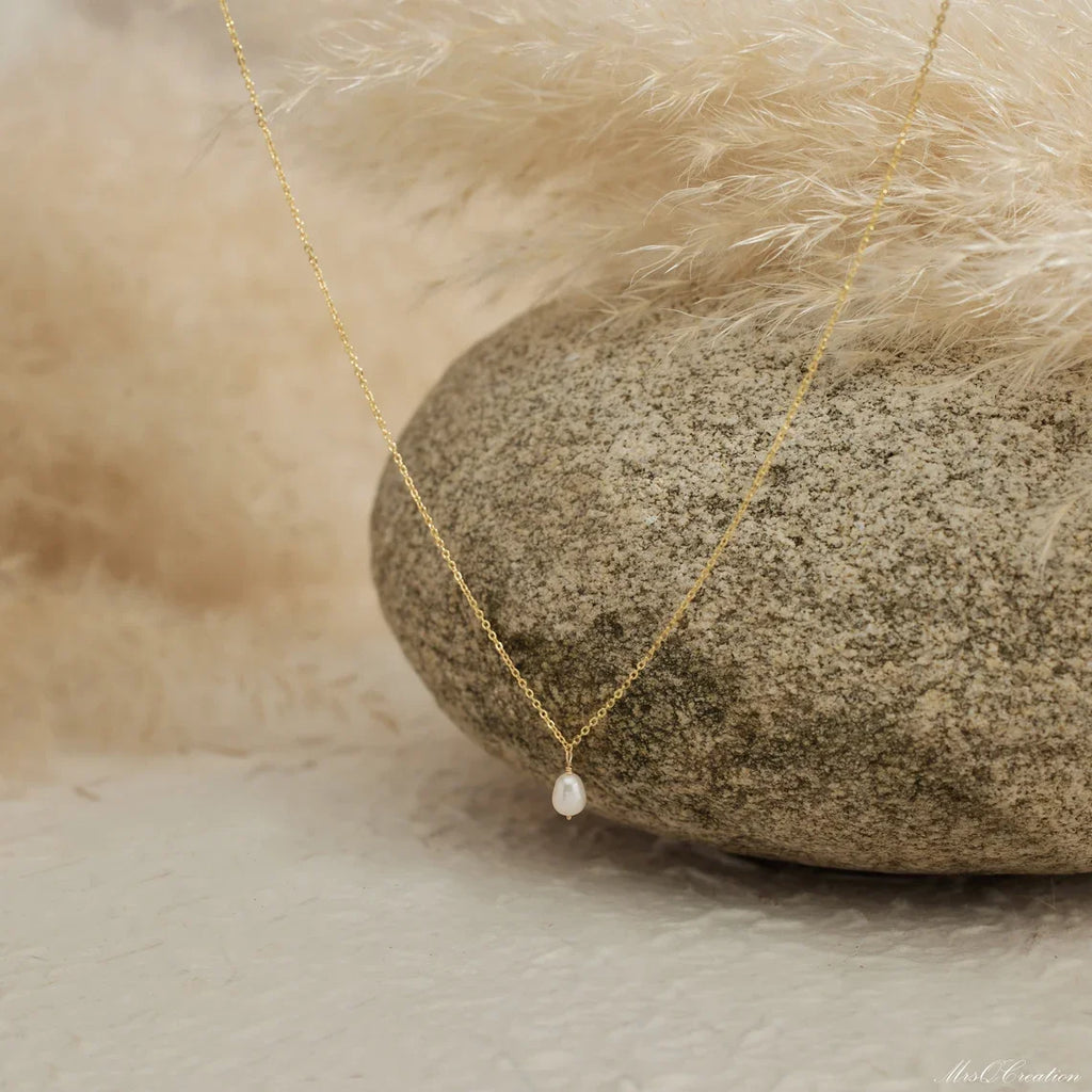 CCGOOD Stainless Steel Chain Necklace for Women Adjustable Boho Beach Minimalist Jewelry Gift for Her Natural Pearl Charm Choker